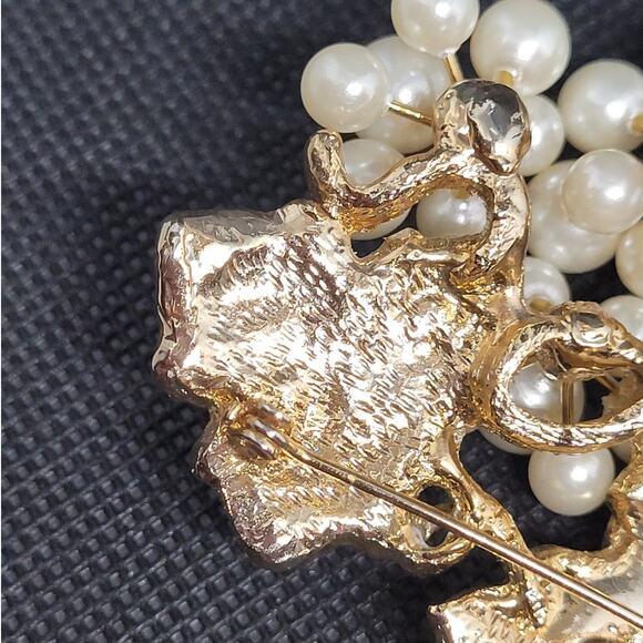 Glam Gold Tone Faux Pearl Crystal Grapevine Pin Chic Vintage Garden Party Vibes - Picture 10 of 11